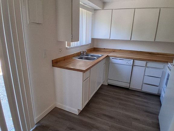 3rd image of 1729 Park Ave NE #1775