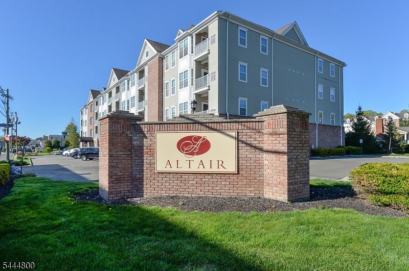 1st image of 503 Bushes Ln
