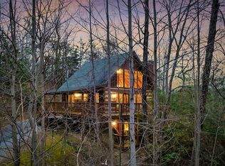 1136 Twin Oaks Rd, Gatlinburg, TN 37738