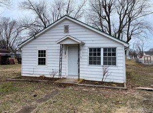410 S Oak St, Belle, MO 65013