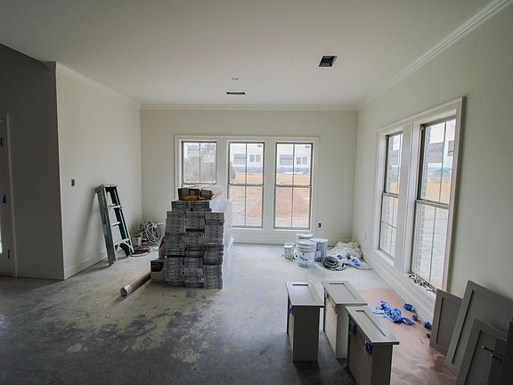 5th image of 1020 Ridgeview Cv