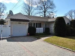 13 Sherman St, Huntington, NY 11743