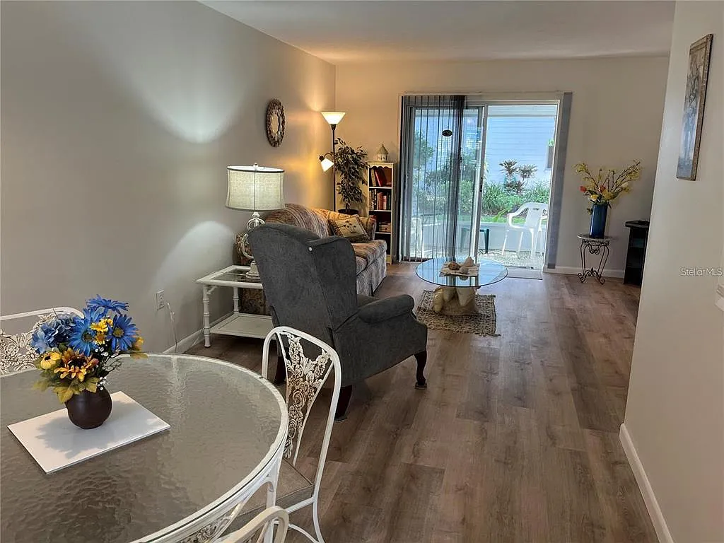 2 bed, 2.0 bath, 1026 sqft, $1,395 — Photo 3