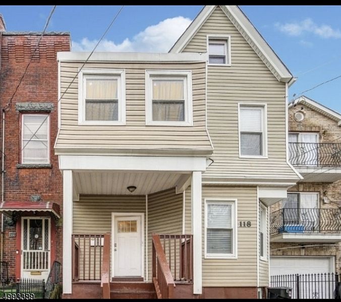 1st image of 118 S 11th St