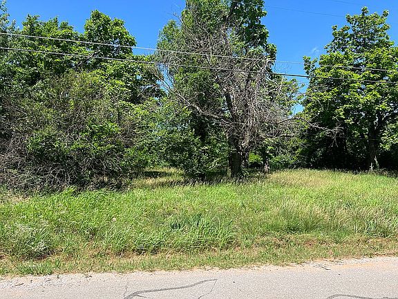 4th image of 1317 Lloyd Dr