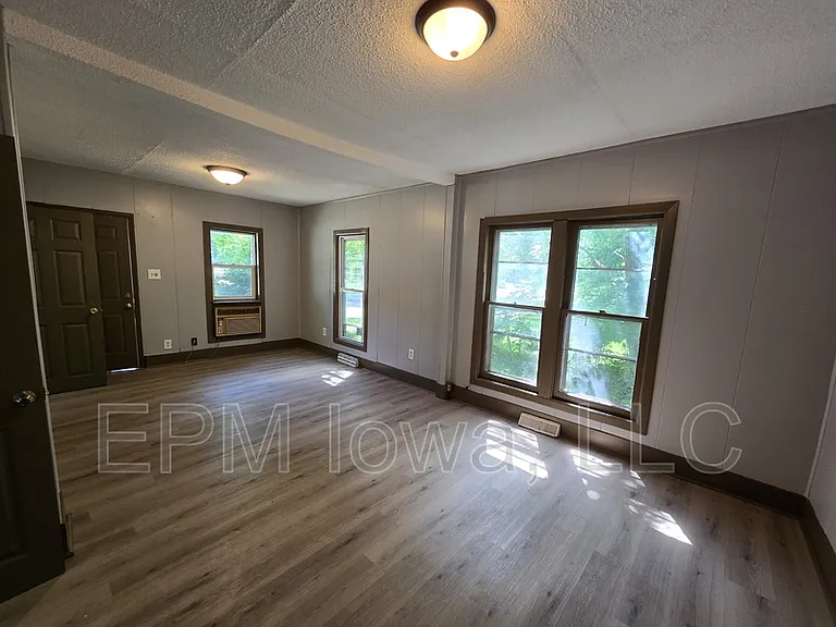 519 Adams St — Photo 5