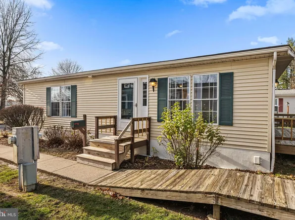 738 Aspen Cir, Red Hill, PA 18076