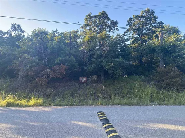 104 Big Rock Rd, Medicine Park, OK 73557