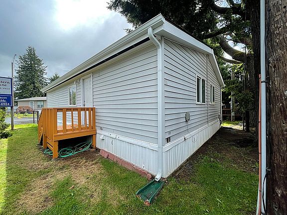 3rd image of 1523 SE 162nd Ave Unit 1