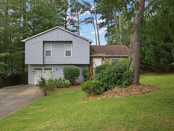 2nd image of 2262 New Castle Cir