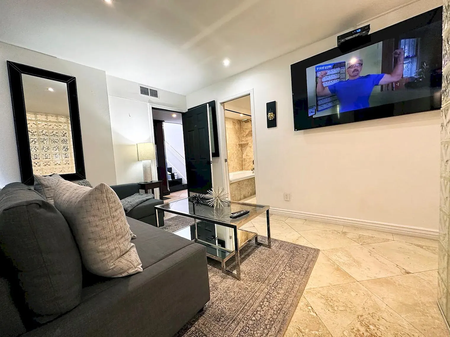 7 bed, 5.0 bath, 3498 sqft, $12,056 — Photo 4