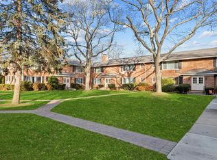 51 Edmunton Drive #F17, North Babylon, NY 11704