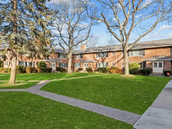 51 Edmunton Drive #F17, North Babylon, NY 11704
