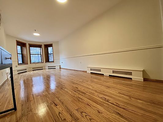 1st image of 265 Jefferson Ave #B