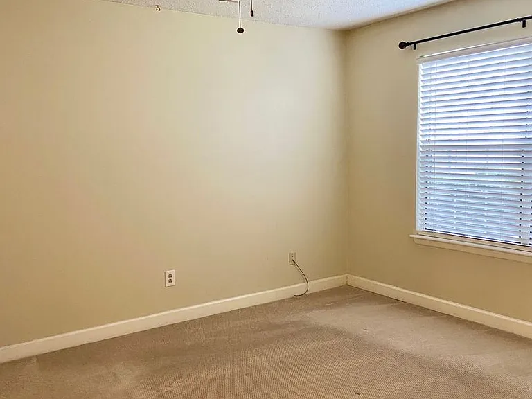 4160 Thalia Station Cir — Photo 10