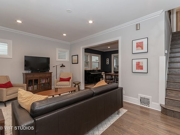 3rd image of 1015 S Elmwood Ave