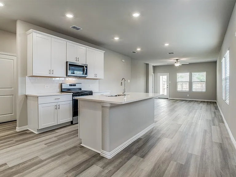 612 McKenna Dr — Photo 9