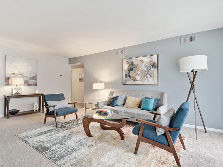 Willow Run at Mark Center Apartment Homes — Photo 7