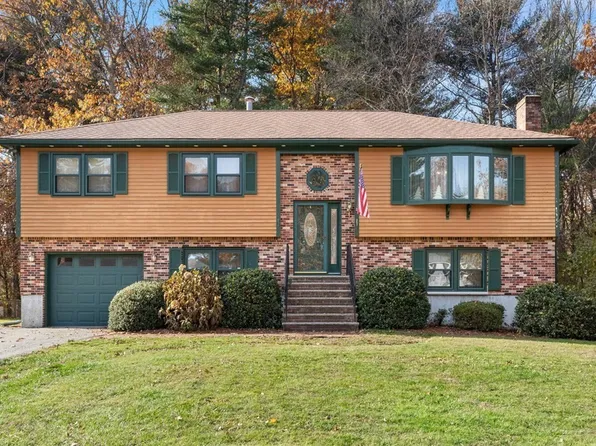 95 Royal Crest Cir, Tewksbury, MA 01876