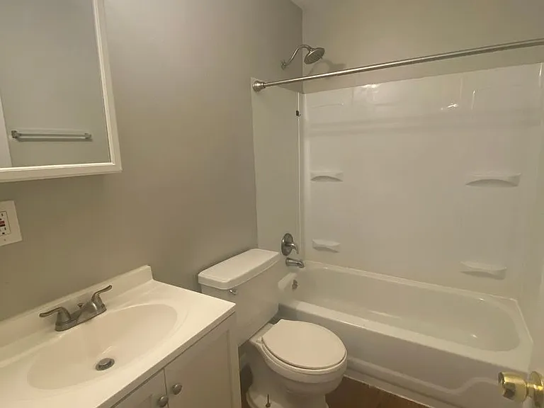 1 Bed/1 Bath Apartment off Hampton Ave! — Photo 27