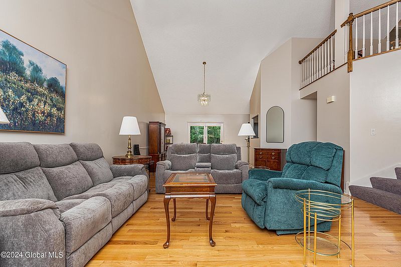 4th image of 51 Ridgefield Drive