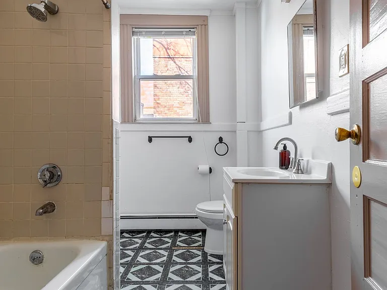 123 Washington St #B — Photo 9