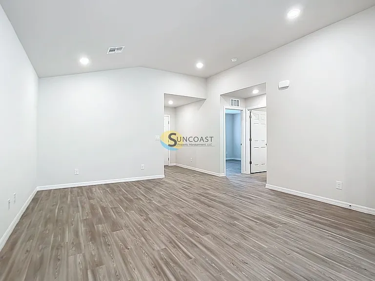 10474 Pendleton Ave — Photo 2