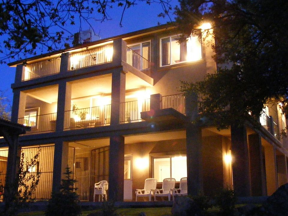 Main Level Living w/Room for Everyone