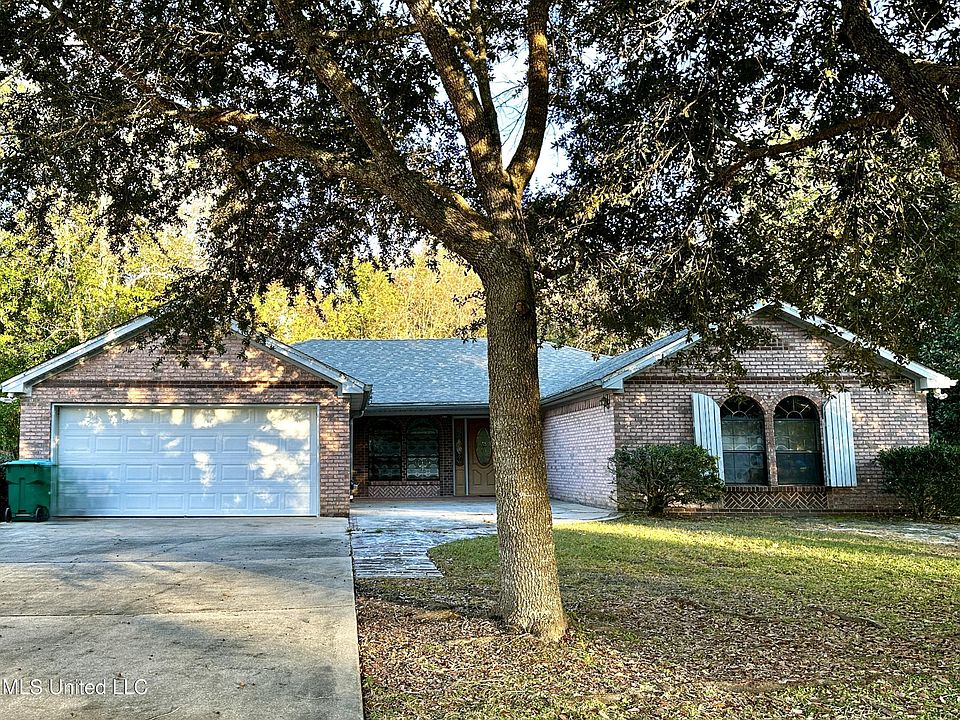 1st image of 704 Hidden Oaks Dr