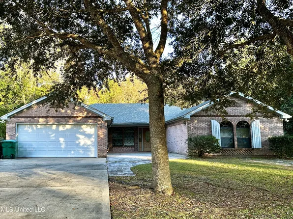 704 Hidden Oaks Dr, Ocean Springs, MS 39564