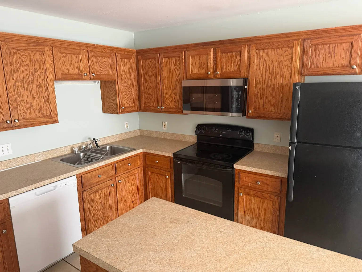 3 bed, 1174 sqft, $1,200 — Photo 4