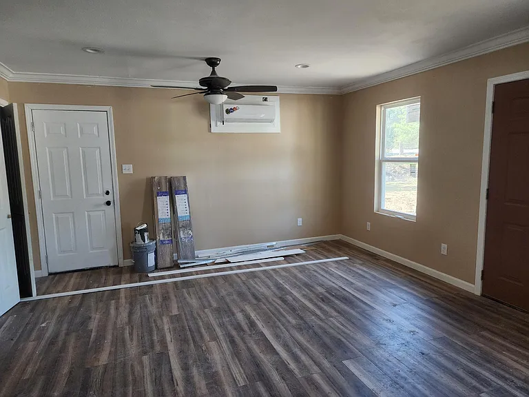 656 Honeysuckle Rd — Photo 7