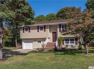 815 Greenlawn Ave, Islip Terrace, NY 11752