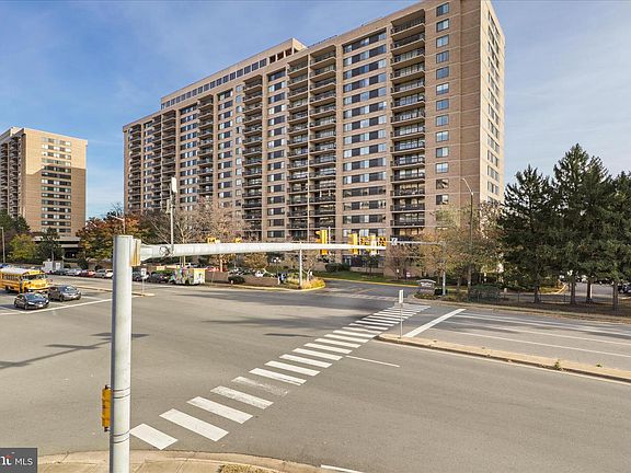 4th image of 3709 S George Mason Dr APT 912