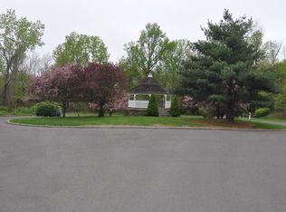 52 Gleneagle Rd, Middlebury, CT 06762