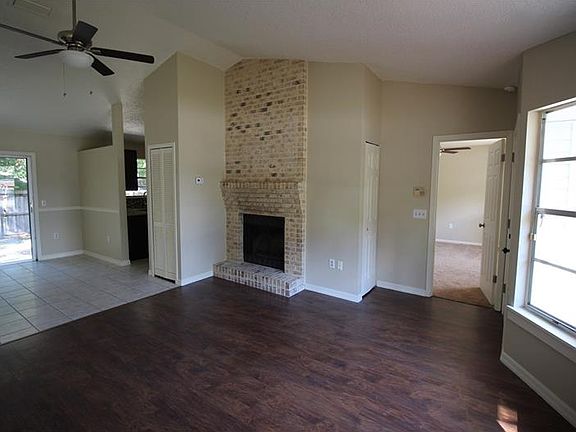 3rd image of 1393 Roanoke Ave