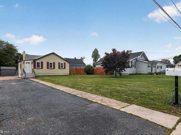 3rd image of 202 Minquadale Blvd