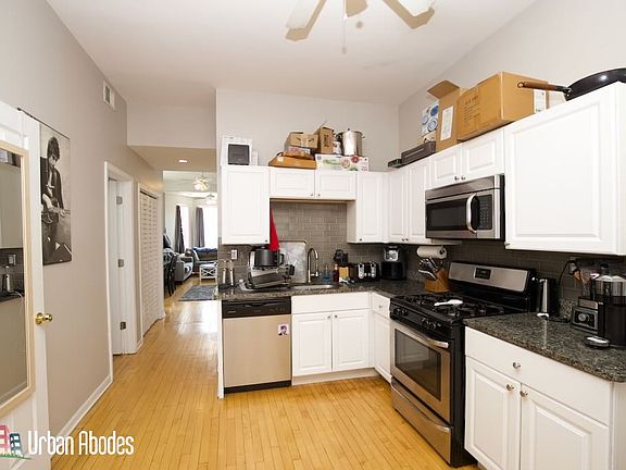 3rd image of 2022 W Augusta Blvd #M02r
