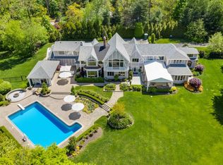 15 Banbury Ln, Lloyd Harbor, NY 11743