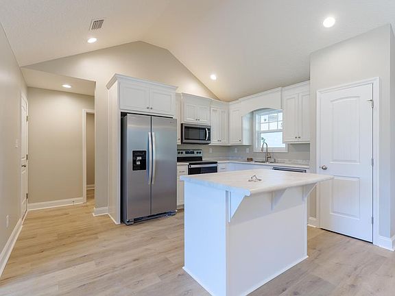 4th image of 4613 Camden Cir