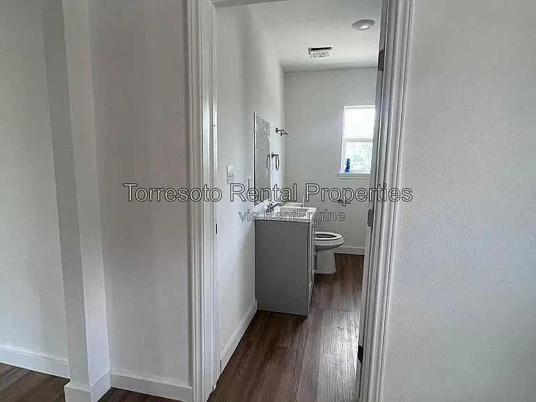 224 W Pyron Ave #C — Photo 8