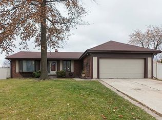 114 Greenway Dr, Bloomingdale, IL 60108