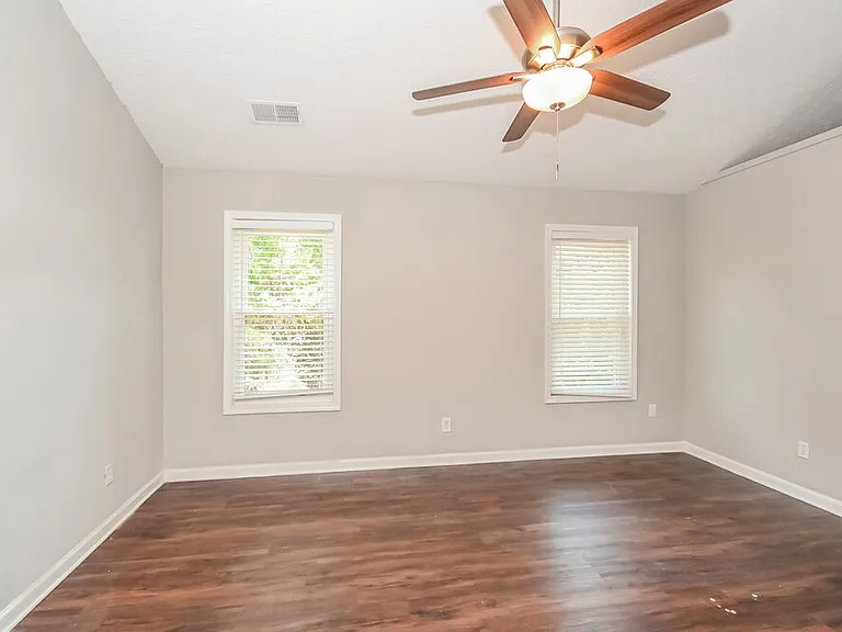 1001 Maidstone Ct — Photo 10