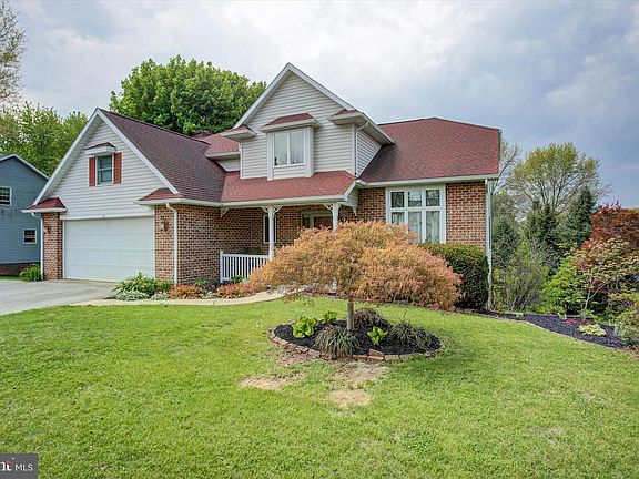 4th image of 64 Diller Dr