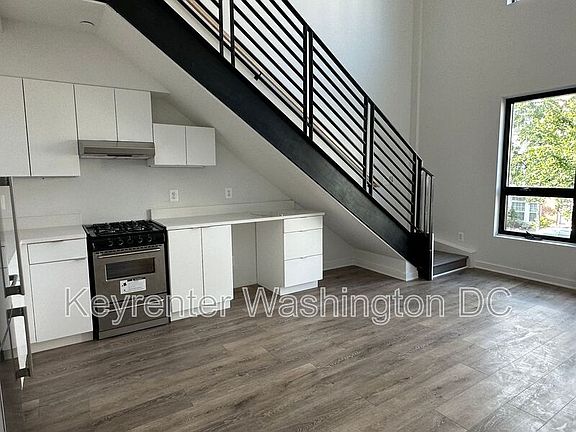 3rd image of 1460 Belmont St NW Unit 302