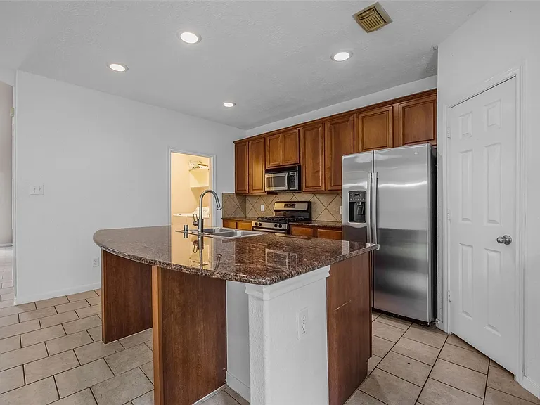 75 N Spinning Wheel Cir — Photo 14
