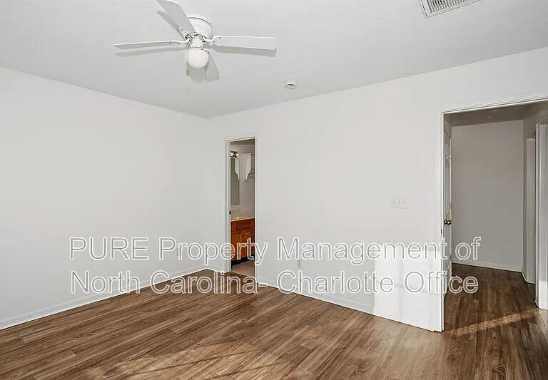 2910 Bridgeville Ln — Photo 13