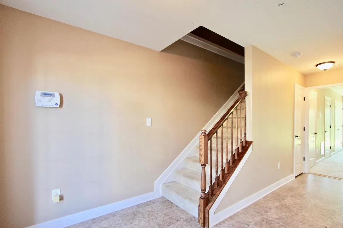 3 bed, 2403 sqft, $2,800 — Photo 2