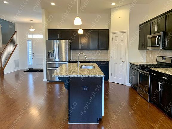 4th image of 15061 Saint Ives Dr