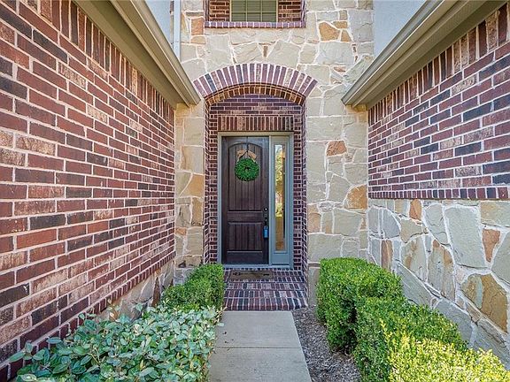 2nd image of 3109 Aurora Dr